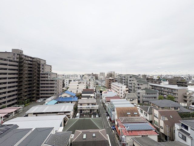 【展望】 | いづみハイツ芦花公園 | 眼前に広がる空の雄大さと、このお部屋の自慢の一つである「眺望」をご覧ください。毎日、この景色を独り占めできる新生活に夢が広がります。～即日のご見学可能～　お問合せはお気軽にどうぞ。