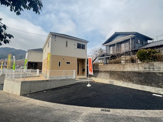 【外観】 | 安佐北区あさひが丘7丁目全2区画　NO1 | （1号棟）☆保育園・幼稚園・小学校・中学校・スーパー徒歩10分圏内☆土地54.48坪（お庭付）☆オール電化住宅☆前面道路6ｍ

