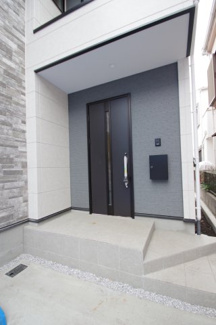 【玄関】 | 【仲介手数料無料！！】日野市日野台4丁目　新築戸建て（全1棟）1号棟　5099万円