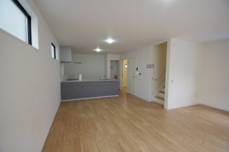 【居間・リビング】 | 【仲介手数料無料！！】日野市日野台4丁目　新築戸建て（全1棟）1号棟　5099万円