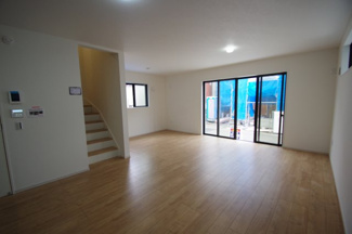 【居間・リビング】 | 【仲介手数料無料！！】日野市日野台4丁目　新築戸建て（全1棟）1号棟　5099万円