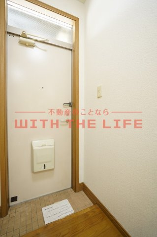グレイス篠山【キャッシュバック対象物件】の玄関|明るい玄関です