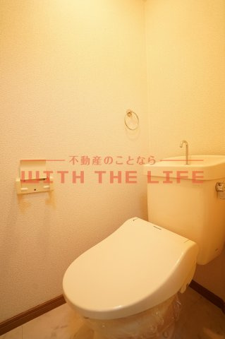 グレイス篠山【キャッシュバック対象物件】のトイレ|ゆったりとした空間のトイレです