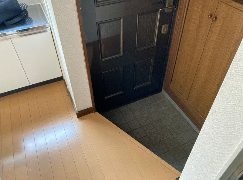 菅谷貸家の玄関