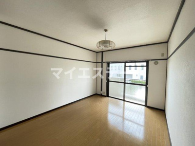 【居間・リビング】 | エルワンマンション | 別部屋写真使用