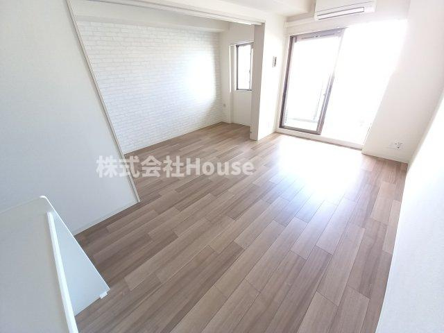 プレサンス兵庫ヴィアーレの居間・リビング