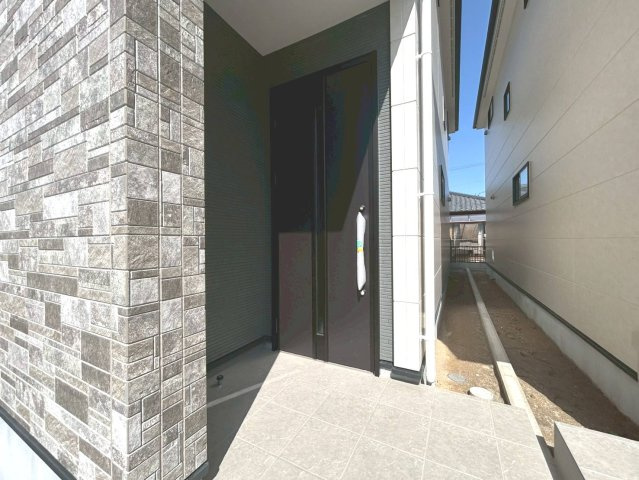 新築戸建　江南市今市場町２期　全４区画分譲の玄関|玄関ドアの鍵はディンプルキーと内側はサムターンキーになっており防犯性の高い仕様になっています。

