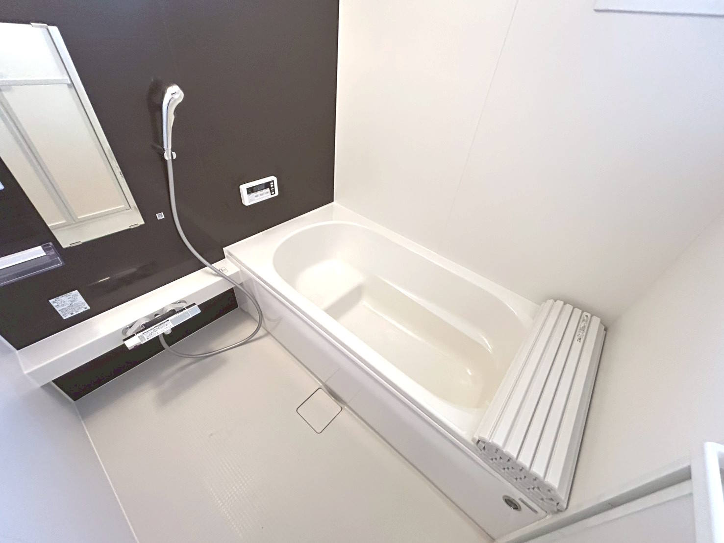 新築戸建　江南市今市場町２期　全４区画分譲の浴室|明るく清潔なバスルームで、浴室暖房乾燥機標準装備。使い勝手の良いお風呂空間を提供しています。
