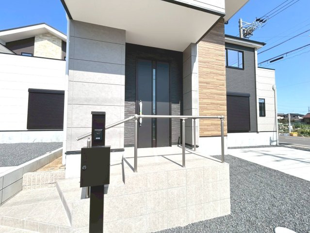 新築戸建　江南市今市場町２期　全４区画分譲の玄関|玄関ドアの鍵はディンプルキーと内側はサムターンキーになっており防犯性の高い仕様になっています。

