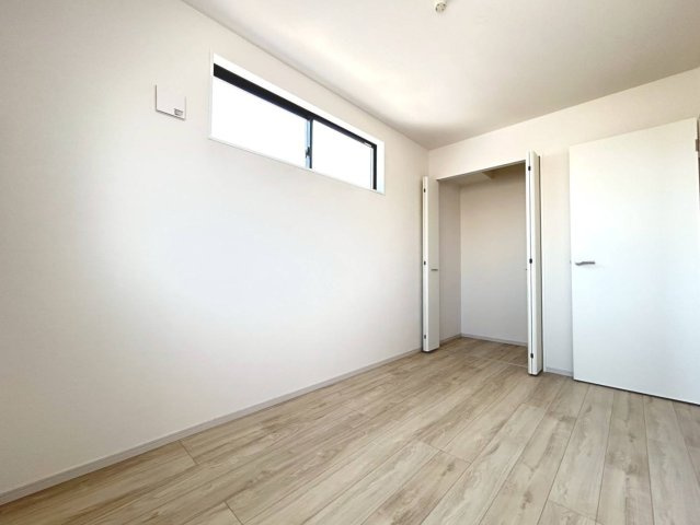 新築戸建　江南市今市場町２期　全４区画分譲の洋室|木目の美しさを際立たせるシンプルデザインの建具、室内に落ち着きと安らぎを与えてくれます。
