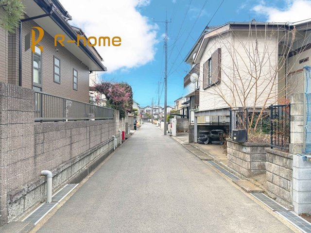 牛久市神谷1丁目第1期　新築戸建て　1号棟の前面道路含む現地写真|『今から見たい！』大歓迎です♪
お気軽にＲ－ｈomeまでお問い合わせください。