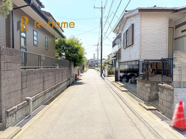 牛久市神谷1丁目第1期　新築戸建て　1号棟の前面道路含む現地写真|堂々！建物完成♪実際のお部屋をご見学可能です♪
ご見学が一番の資料！お気軽にお問い合わせ下さい♪