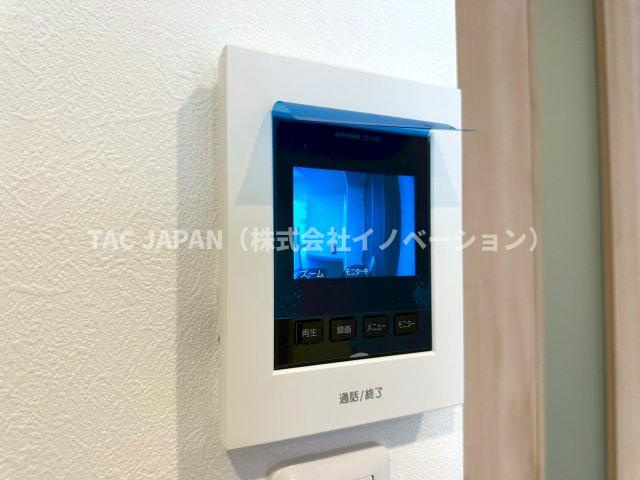 目白ガーデニアの防犯設備|【モニター付インターホン】
来訪者をリビングから確認できるモニター付インターホン。