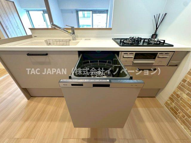 目白ガーデニアのキッチン|【ビルトイン食器洗浄乾燥機】
最後にスイッチONすれば洗い物が完了。家事の時短に大活躍のビルトイン食器洗浄乾燥機。