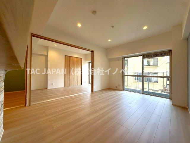 目白ガーデニアの居間・リビング|【いつでもご見学可能です】
お問合せ当日やお仕事帰りなどご都合の良いタイミングでのご見学可能です。生活環境を確認する意味でも平日の夜でもお気軽にご覧ください。