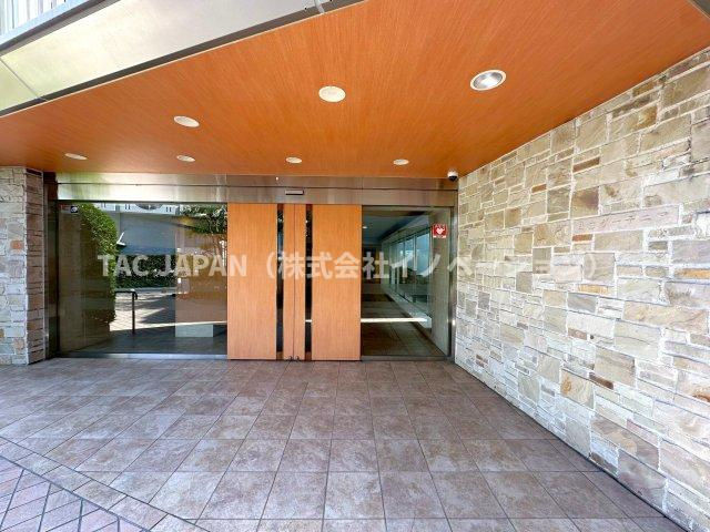 目白ガーデニアのエントランス|【いつでもご見学可能です】
お問合せ当日やお仕事帰りなどご都合の良いタイミングでのご見学可能です。生活環境を確認する意味でも平日の夜でもお気軽にご覧ください。