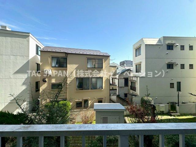 目白ガーデニアの展望|5駅4路線が利用可能な好立地にも関わらず、どこまでも青空が続くスポット的にひらけた2階からの素晴らしいロケーションを確保しています。