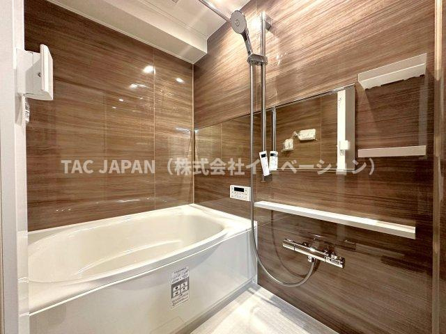 目白ガーデニアの浴室|ワンタッチでお湯張りや追炊ができるオートバスと足を伸ばせる浴槽で24時間いつでも快適に。マグネットが使える壁や雨のお洗濯や日頃のメンテナンスなどに役立つ浴室換気乾燥機もしっかり完備しています。