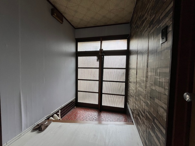 若松町戸建の玄関