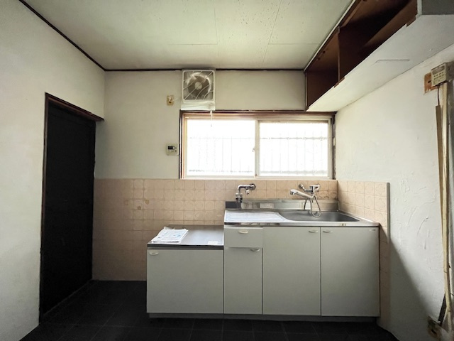 若松町戸建のキッチン