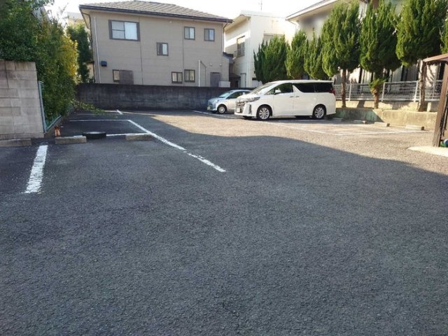 アンシャンテ川之江　A棟の駐車場