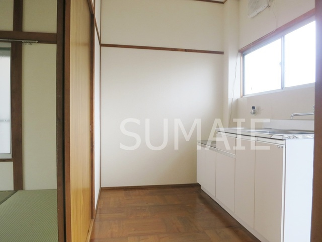 第二臼倉荘の内装|キッチンスペース。