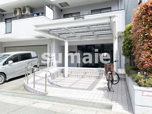 コスモ与野チェロードのエントランス|スロープ付きのエントランスです☆