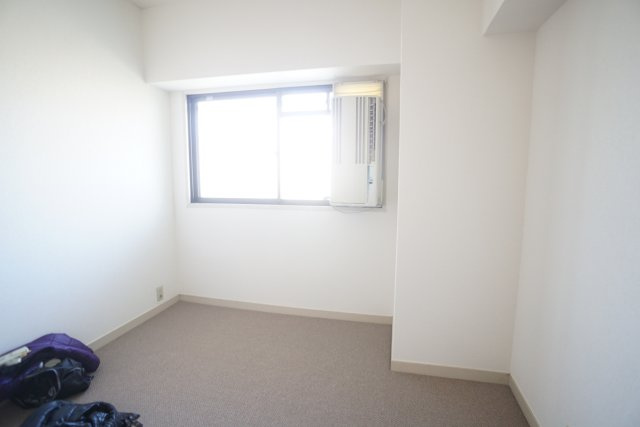 ローズハイツ宝塚の居間・リビング