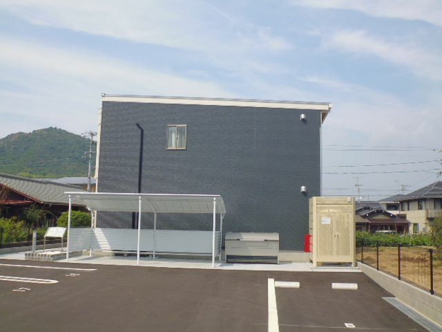 ブルーフォンセの駐車場