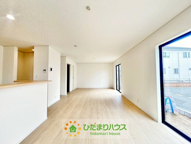 幸手市西第8　新築一戸建て　01　クレイドルガーデンの居間・リビング