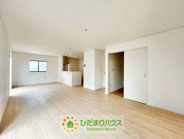 幸手市西第8　新築一戸建て　01　クレイドルガーデンの居間・リビング