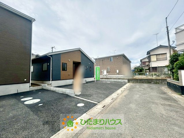 幸手市西第8　新築一戸建て　01　クレイドルガーデンの前面道路含む現地写真