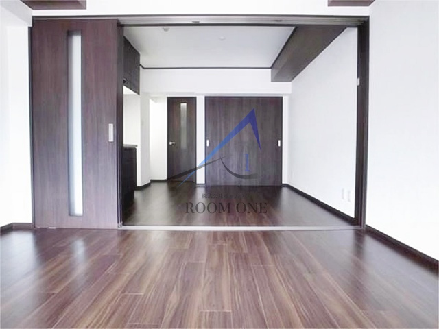 ピースフル桃丘の居間・リビング|洋室のお部屋です。