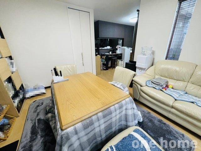 三国本町1丁目中古戸建の居間・リビング|◆LDK 別角度です！2階にリビングを配しているため、通行人の視線を気にせず、ゆっくりと寛ぐことができます！