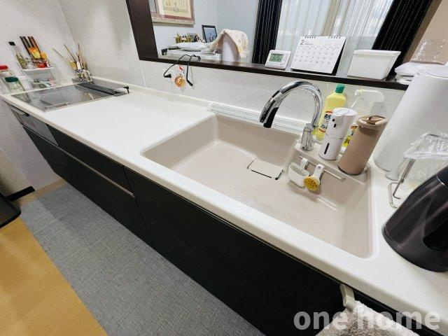 三国本町1丁目中古戸建の設備|◆令和4年3月システムキッチン新調（ハイグレードのトクラス製キッチン）
◆キッチンにはタッチレス水栓を完備！お料理が捗りそうですね！
◆室内大変丁寧にご使用です！