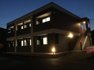 【外観】 | ＬＡＴＥＳＴ　ＷＩＮＤ（レイテスト　ウインド） | 外観写真（夜）