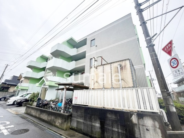 グリーンゲーブルのエントランス|閑静な住宅街！