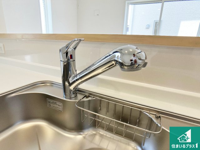 小野市神明町　第10期　新築一戸建ての設備|浄水器を内蔵！炊飯時、お茶を作る時に安心してお水を使えます！お湯と冷水、浄水と原水、シャワーの切替えもワンタッチです！