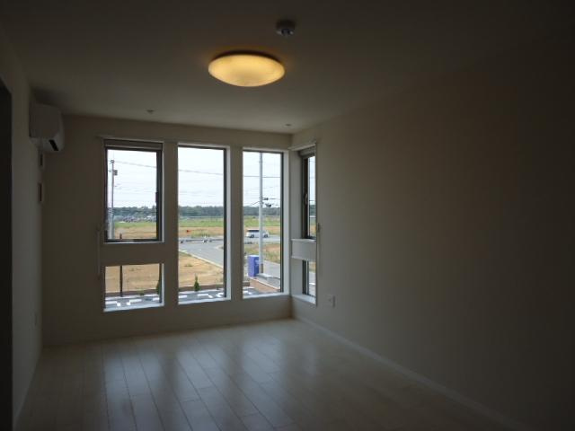 コンフォートレジデンスⅡの居間・リビング|洋室