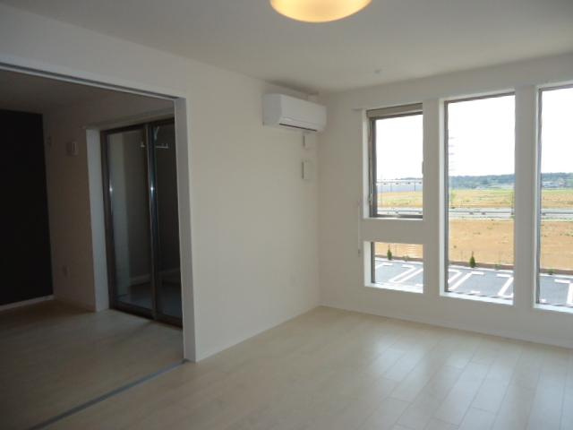 コンフォートレジデンスⅡの居間・リビング|洋室