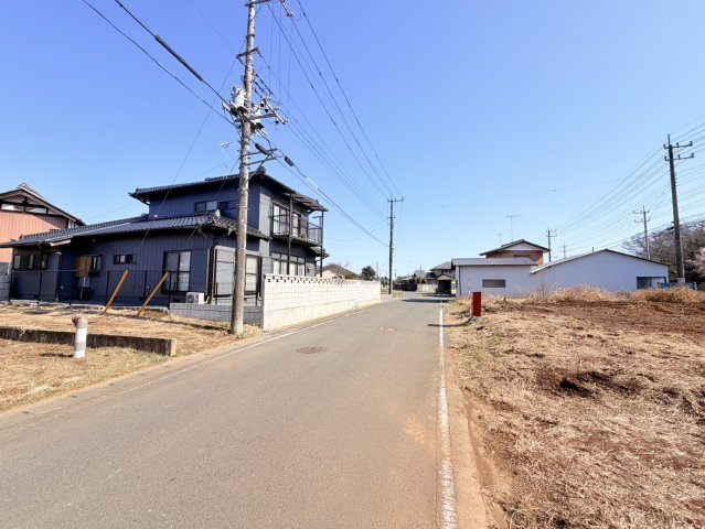 【日本家屋】二階建て倉庫付き土浦市高岡中古物件の前面道路含む現地写真
