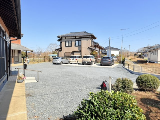 【日本家屋】二階建て倉庫付き土浦市高岡中古物件の駐車場