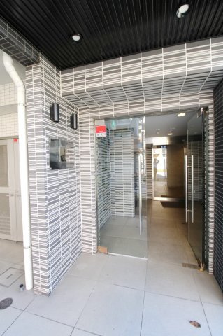 ジーベック滝野川のエントランス