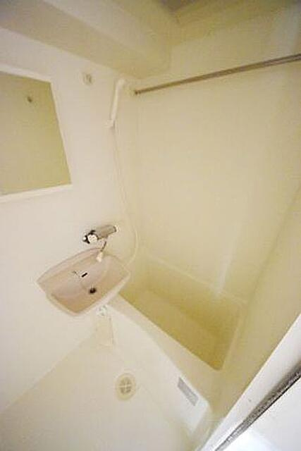 ジーベック滝野川の浴室