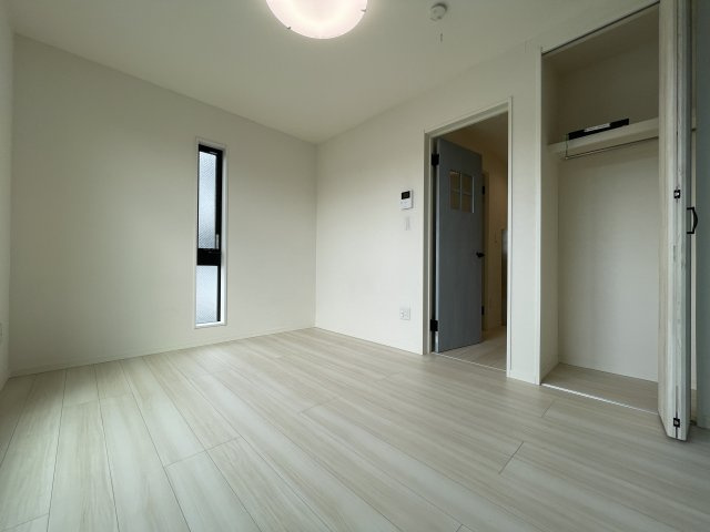 川崎市麻生区上麻生６丁目のアパートの居間・リビング