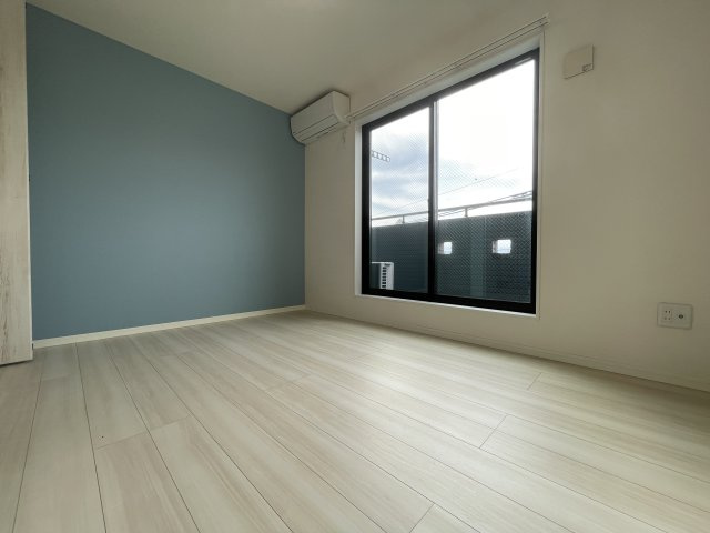 川崎市麻生区上麻生６丁目のアパートの居間・リビング