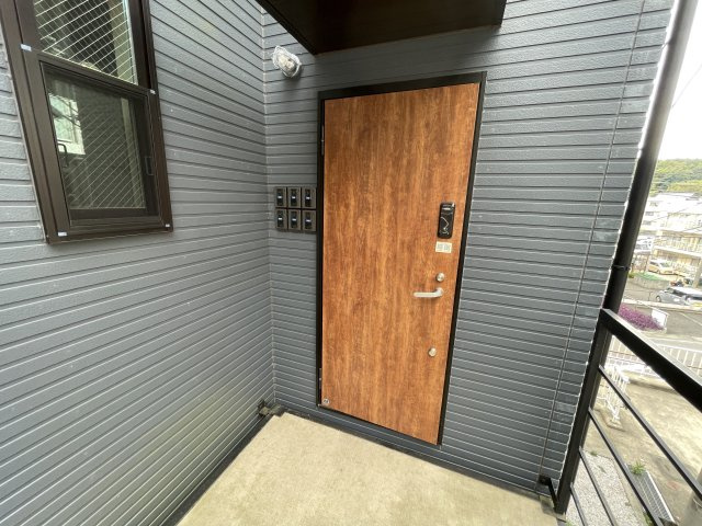 川崎市麻生区上麻生６丁目のアパートのエントランス