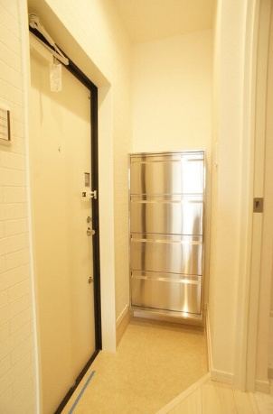 川崎市麻生区上麻生６丁目のアパートの玄関