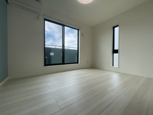 川崎市麻生区上麻生６丁目のアパートの居間・リビング