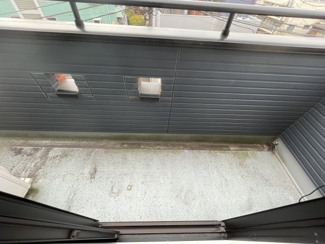 川崎市麻生区上麻生６丁目のアパートのバルコニー